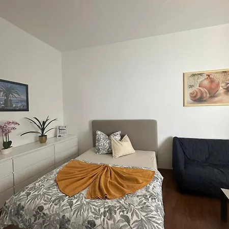 Апартаменты Lage Gemuetliche 45 Qm Stadtwohnung In Крефельд